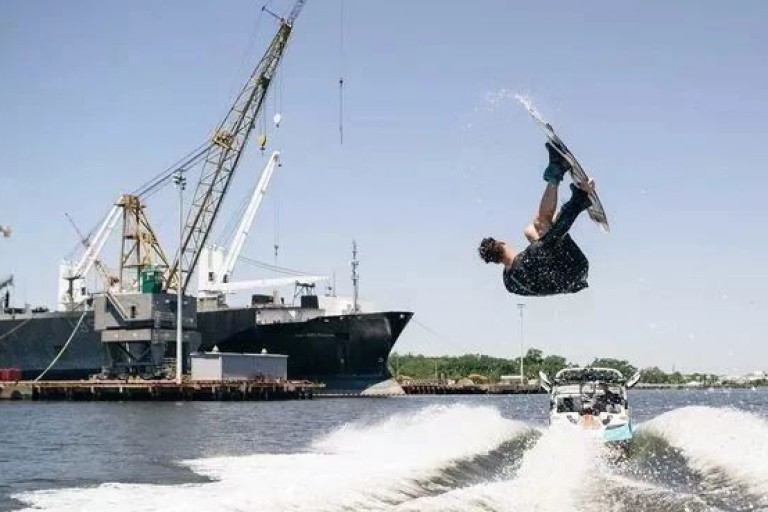 Slingshot 团队“入侵” 查尔斯顿